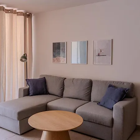 Oasis Callao, Newly Renovated, Terrace, Bbq, Pool Apartment *